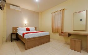 Reddoorz Plus Near Pantai Malalayang Manado